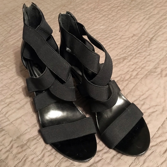 Black heels - Picture 3 of 3